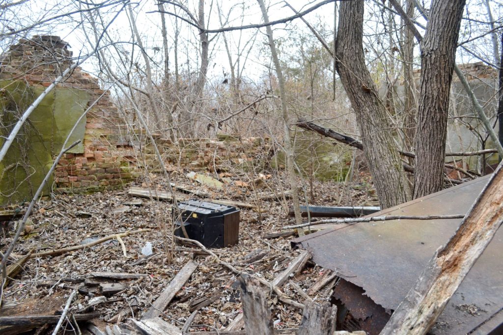 Abandoned Buildings in Moselle, MO