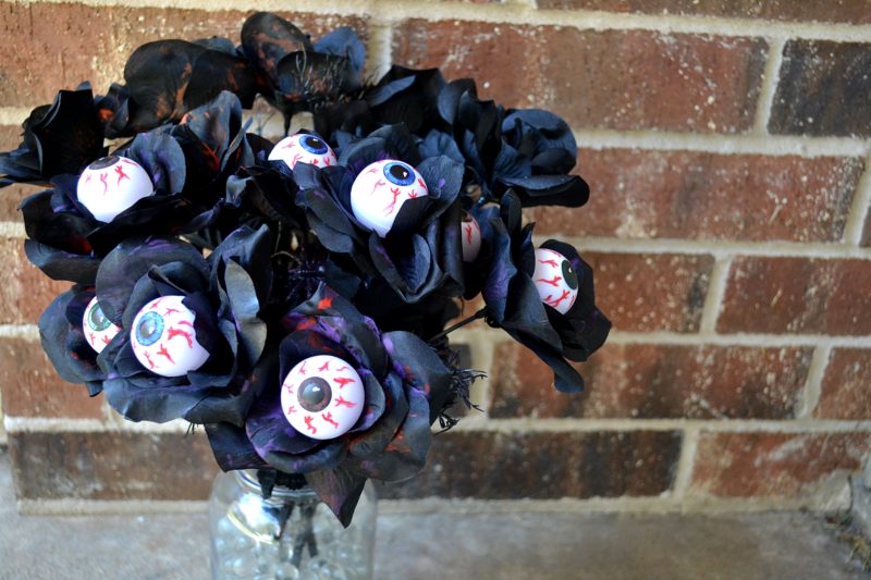 Eyeball Flowers Porch Decor DIY