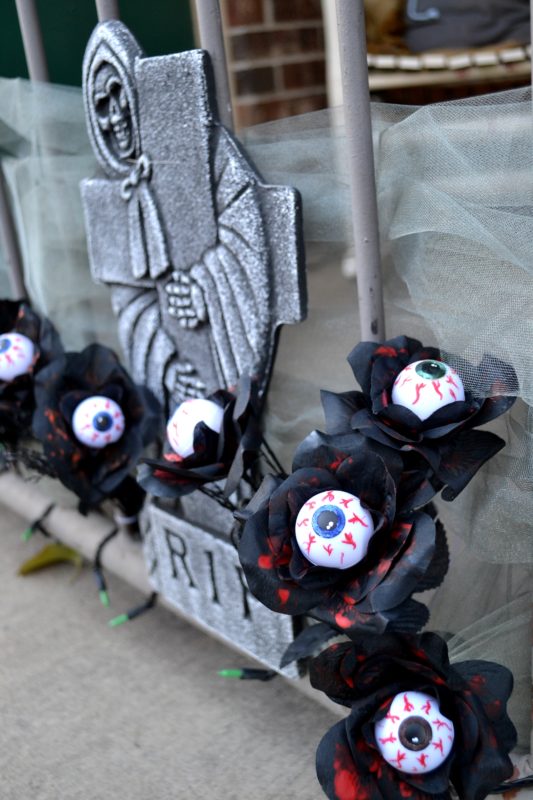 Eyeball Flowers Porch Decor DIY